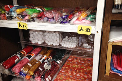 「ちりめん」をはじめとした、和柄の小物づくりに必要な材料は、最近は特に人気が高いです。